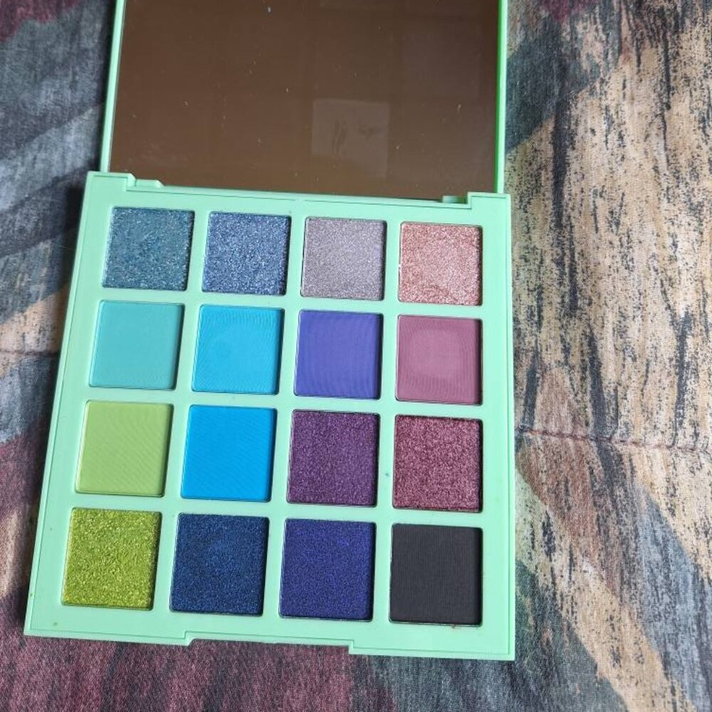 🎤 L.A. Girl Main Stage – Desert Dream Eyeshadow Palette 🌈